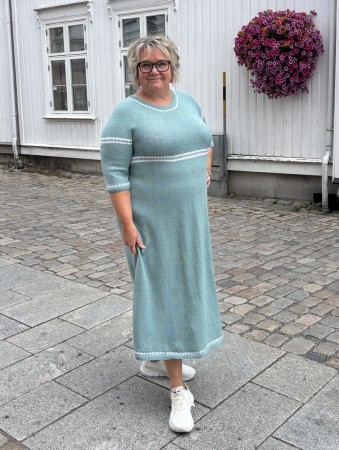 Strikket kjole i Tynn Merinoull. Str.XXL